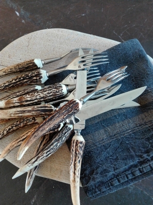 A set of 6 knives and forks