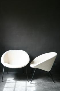 Pair of newly white linnen upholstered fauteuils