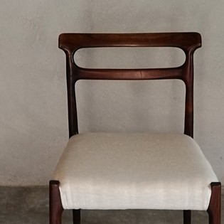 Rosewood single diningchair with natural linnen upholstery
