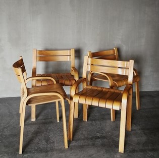 Set of 4 wooden diningchairs