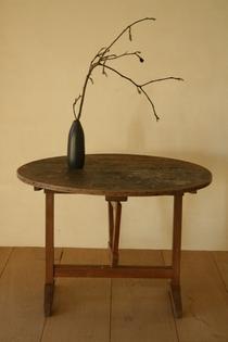 Wine table with linnen top.
