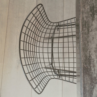 A bertoia black wire sidechair