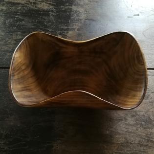 An unusual mangowood bowl