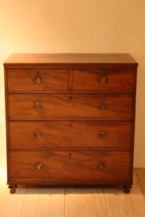 Mahogany chest of drawers