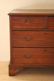 Mahogany chest of drawers