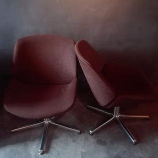 Pair of brown loungeseats on metal feet, original fabric